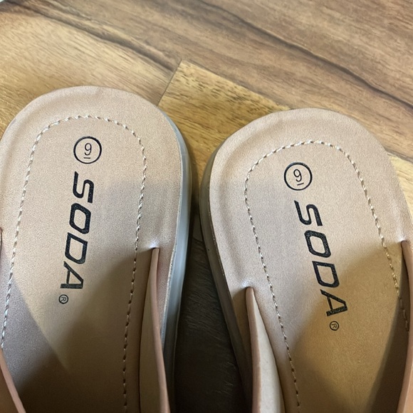 Soda *new in box* Women’s Brown Sandals, size 9 - Picture 5 of 6